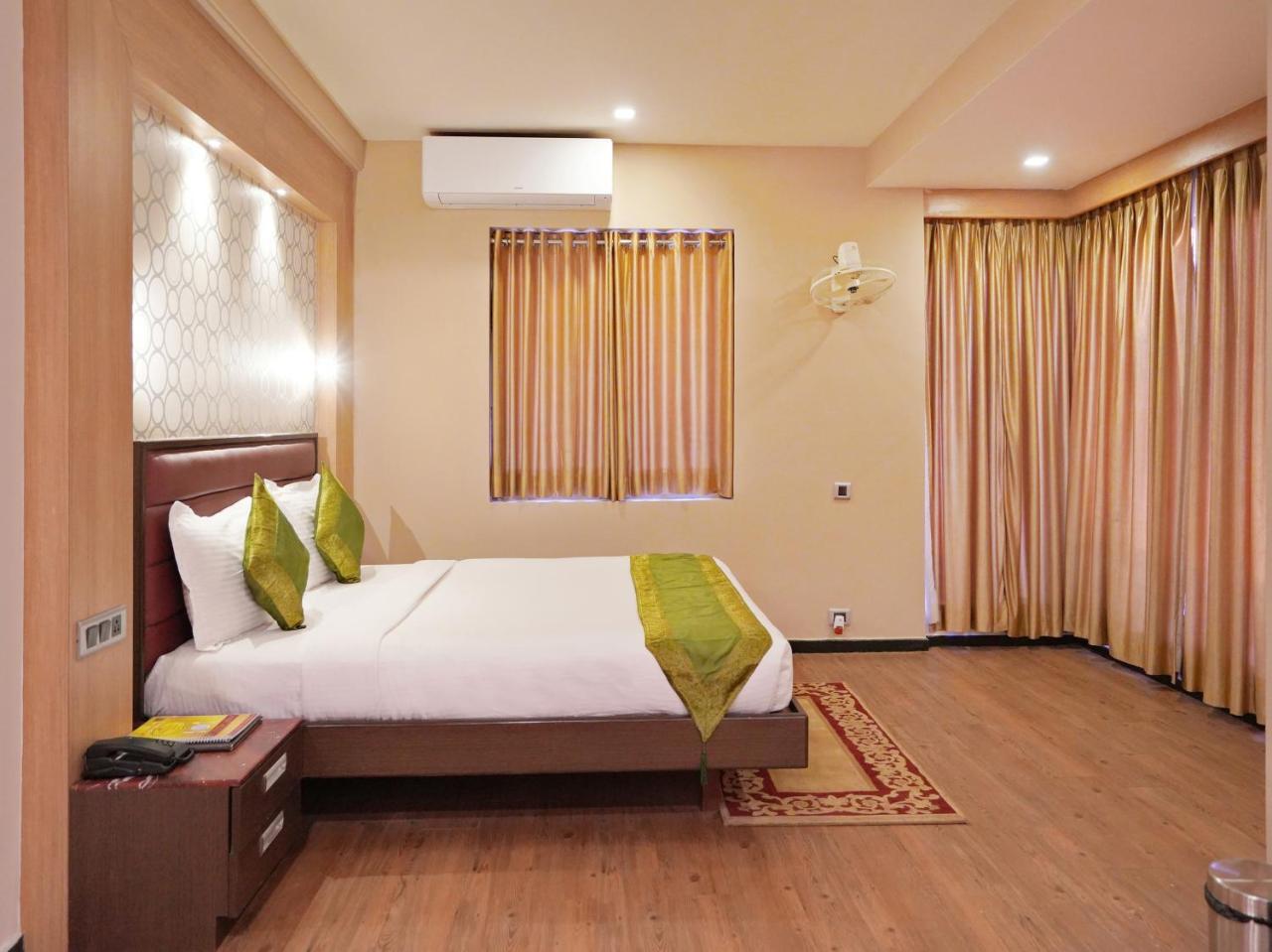 Gold Coast Beach Resort Puri Exterior photo