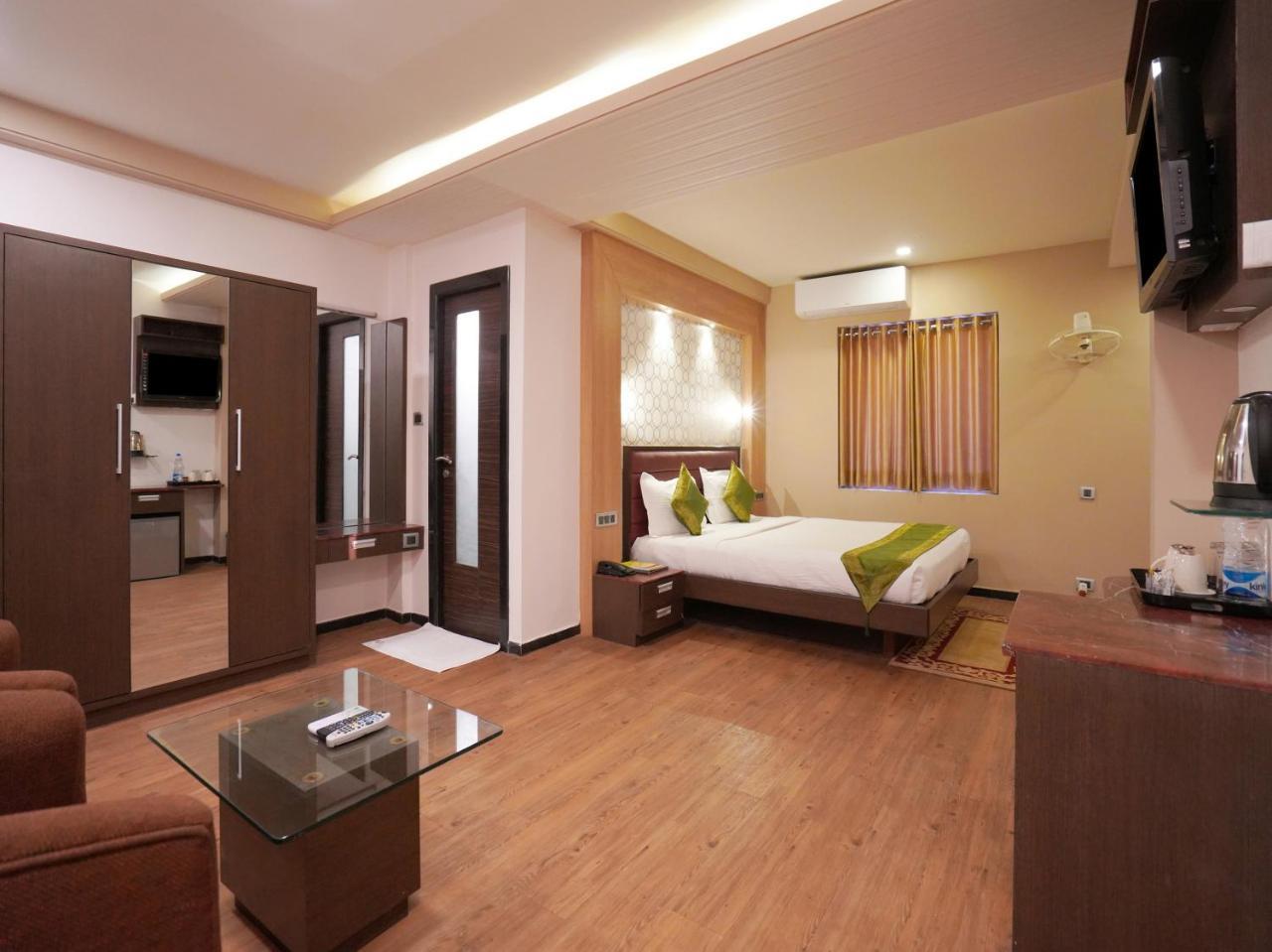Gold Coast Beach Resort Puri Exterior photo