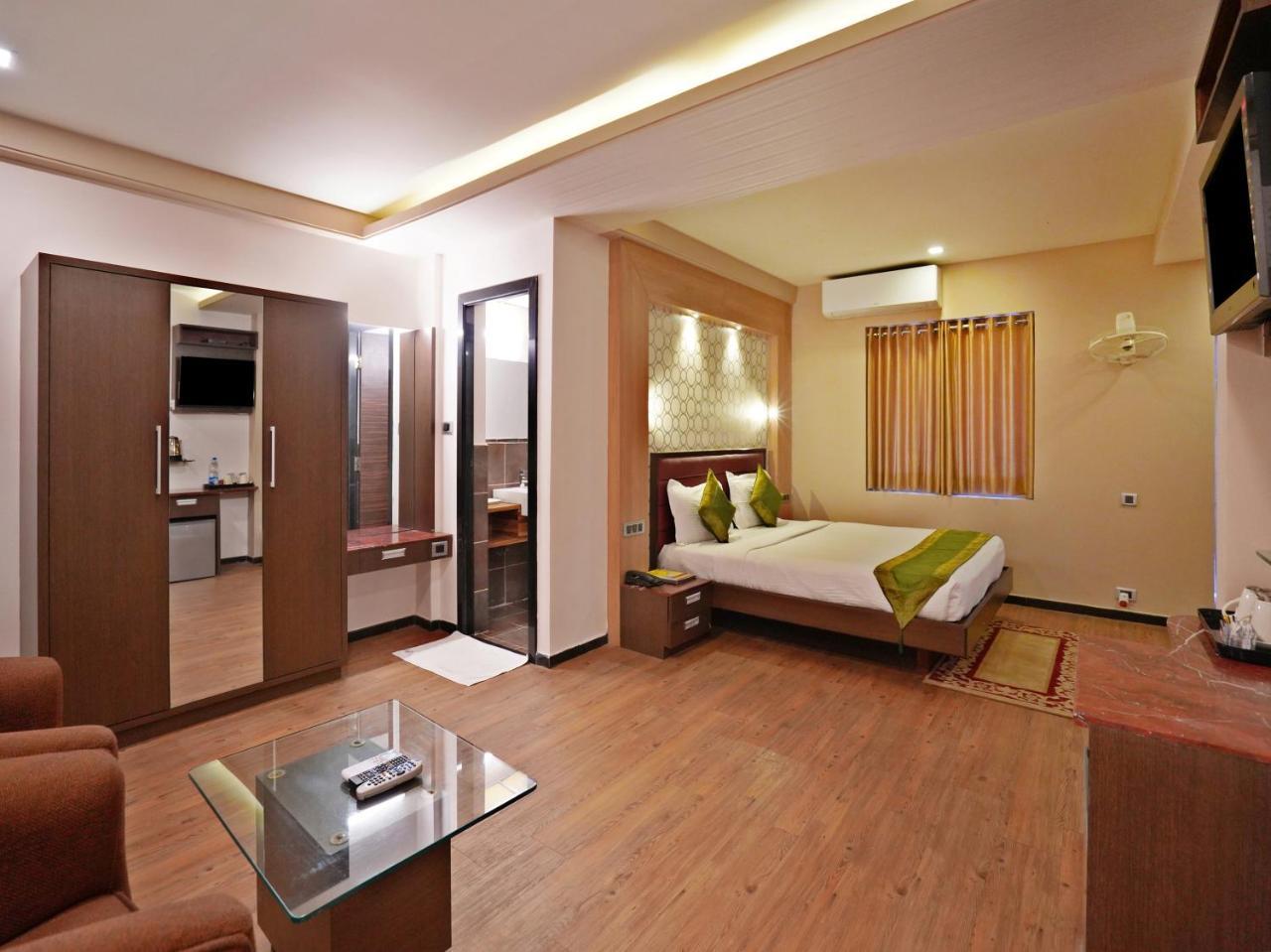 Gold Coast Beach Resort Puri Exterior photo